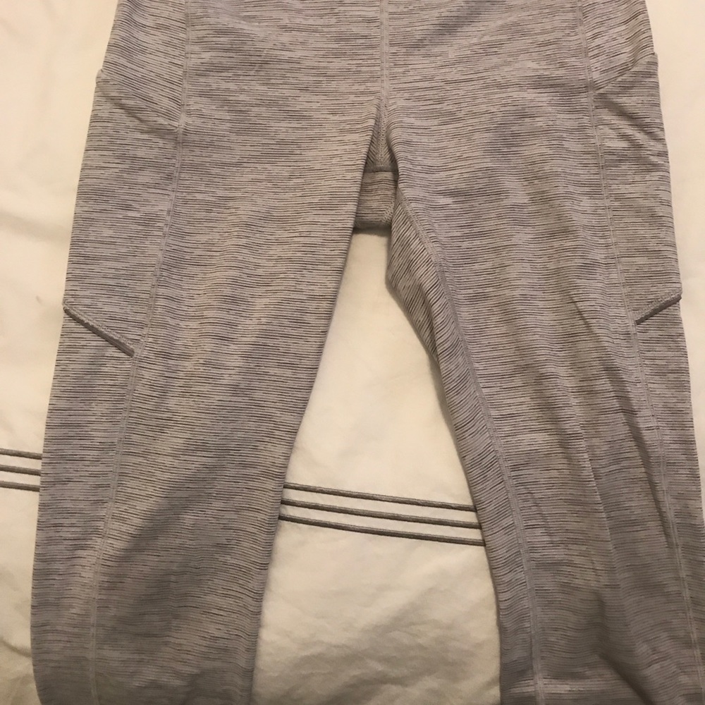 Lululemon cropped white and grey leggings